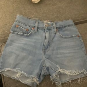 Levi’s cutoff shorts.